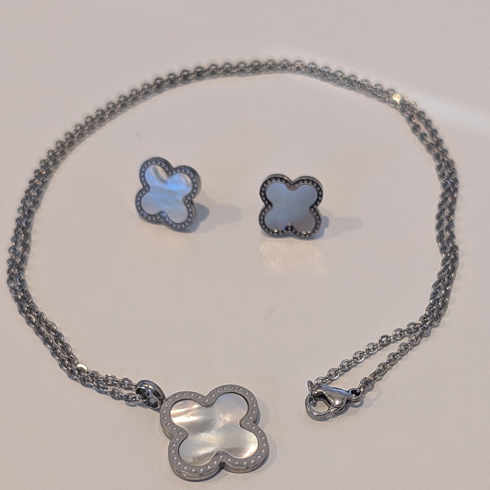 Elegant Silver and White Clover Jewelry Set